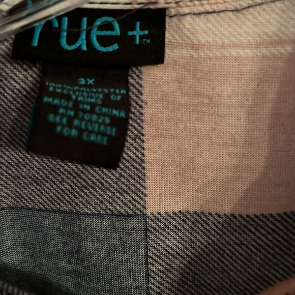 Rue 21 cold shoulder cropped pink and black flannel - Picture 2 of 6